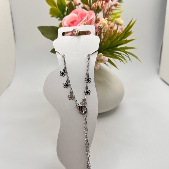 Silver Flower Anklet - Picture 3 of 5